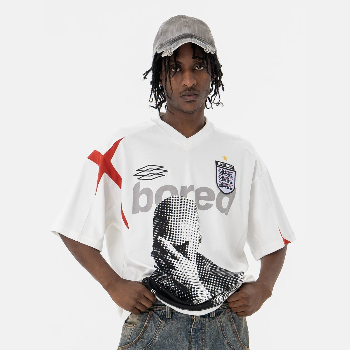 DAS PATCHWORK-STREETWEAR-T-SHIRT MIT V-AUSSCHNITT