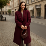 DER BURGUNDERROTE WOLLMANTEL LYSANDRA